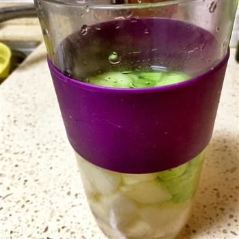 雪梨黄瓜汁-清凉夏日的做法步骤1