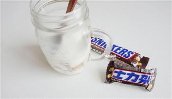 士力架麦片酸奶杯—士力架冷藏新吃法的做法图解4