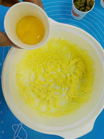 葡萄干奶酥球的做法步骤2