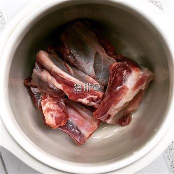 铁皮石斛排骨煲汤的做法图解2