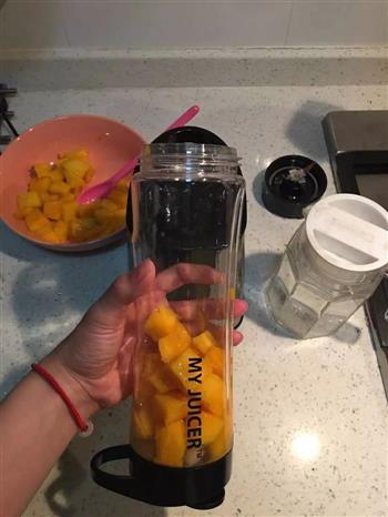 夏日畅爽饮料-清甜芒果汁的做法步骤3