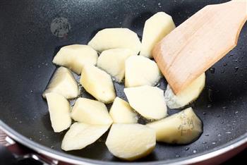 鑫潮牛咖喱土豆牛肉丸的做法步骤3
