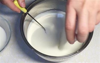 爽口的椰蓉牛奶小方的做法步骤3