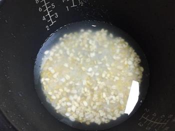 燕麦小米南瓜粥的做法步骤2