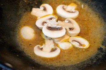 咖喱蘑菇鸡肉咸派的做法图解6