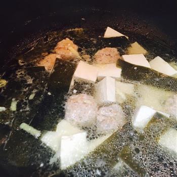 肉丸海带豆腐汤的做法步骤6