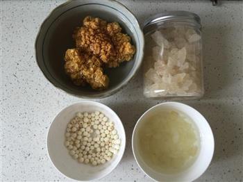 金耳皂角米芡实汤的做法步骤1