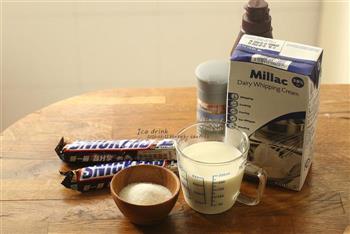 士力架巧克力奶昔冰饮的做法图解1