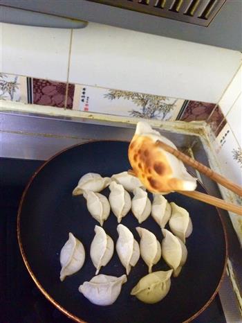 生煎饺子的做法步骤4