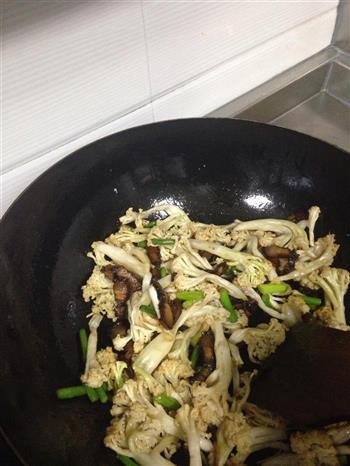 干锅花菜腊肉的做法步骤3