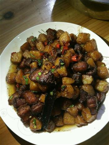 五花肉烧土豆的做法步骤7
