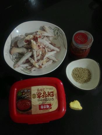 韩式辣鸡爪的做法步骤1