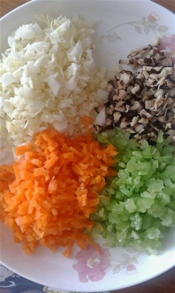 香菇，芸豆，胡萝卜，芹菜包子的做法步骤1