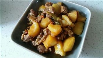 懒人版牛肉炖土豆的做法步骤3