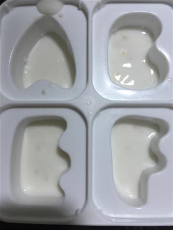 酸奶水果冰棒的做法图解4
