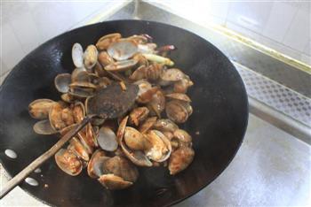 轻松做小海鲜—爆炒花蛤的做法步骤6