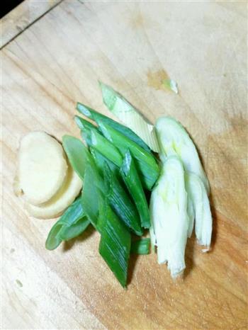 辣白菜炖排骨的做法图解2
