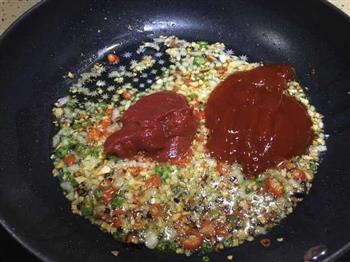 辣味茄汁培根意面的做法图解5