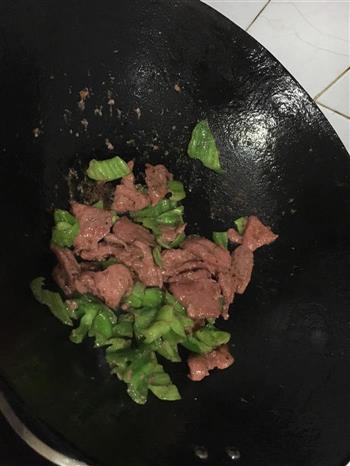 青椒炒牛肉片的做法步骤6