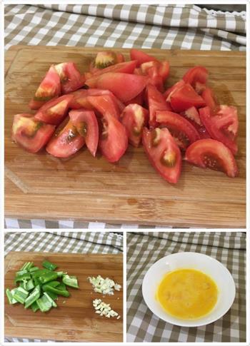 番茄青椒炒蛋的做法步骤2