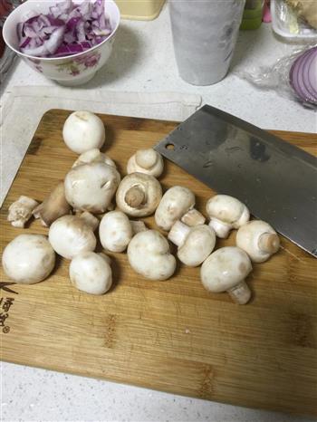 法式奶油蘑菇玉米浓汤的做法步骤3