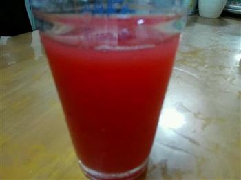 鲜榨西瓜汁和西瓜牛奶芒果双色冰棒的做法步骤4