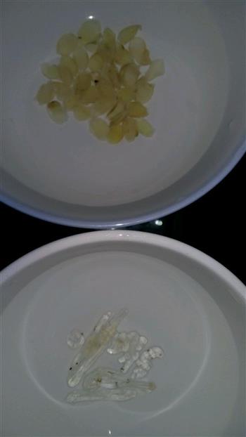 雪燕皂角米银耳汤的做法步骤1