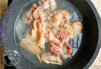 香菇板栗烧鸡的做法步骤2