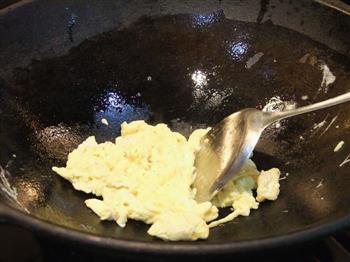 三菇炒鸡蛋的做法步骤3