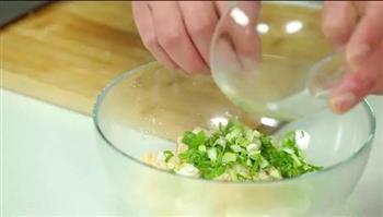 外脆里嫩-豆腐海鲜卷的做法图解5