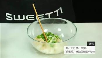 外脆里嫩-豆腐海鲜卷的做法图解6