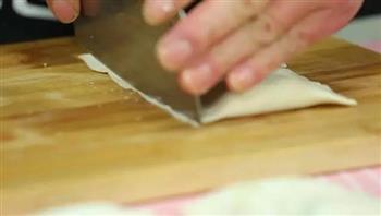 外脆里嫩-豆腐海鲜卷的做法图解8