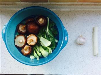 爆好吃的香菇油菜的做法步骤1