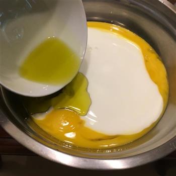 奶油酸奶杯子蛋糕的做法步骤2