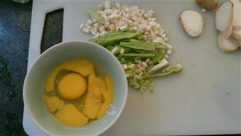 泰式椒菇鸡蛋饼的做法图解1