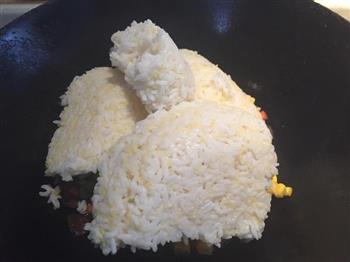 腊肠炒米饭的做法步骤5