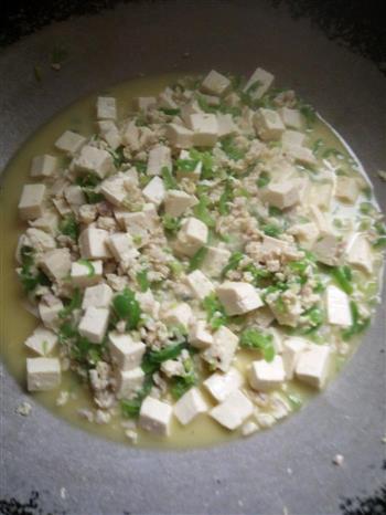 青椒肉末豆腐的做法步骤7