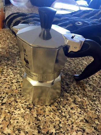 摩卡壶煮咖啡的做法图解2