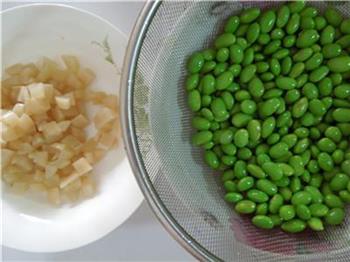 萝卜干炒毛豆-夏日家常菜的做法步骤2