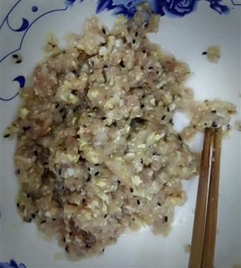 宝宝辅食，猪肉蔬菜水饺的做法步骤1