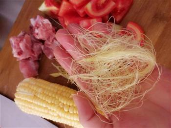 西红柿玉米排骨汤的做法步骤1