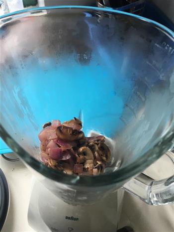 鲜虾牛油果土豆泥配蘑菇汁的做法步骤4