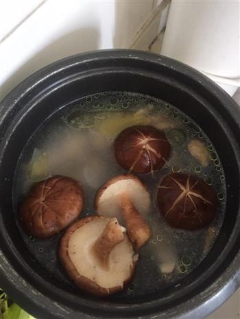 香菇鸡汤的做法步骤3