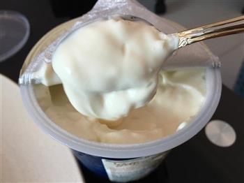 炒酸奶的做法步骤4