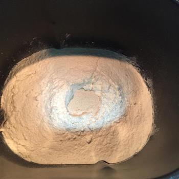 白芝麻花朵牛奶面包的做法步骤1