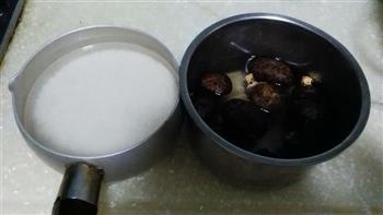 香菇糯米烧麦的做法步骤1