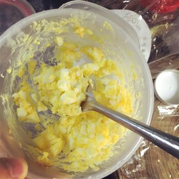 营养简单可作减肥的黄瓜鸡蛋三明治的做法步骤3