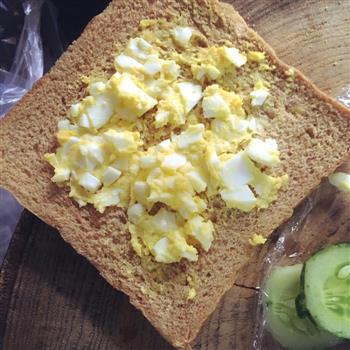 营养简单可作减肥的黄瓜鸡蛋三明治的做法图解5