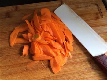 胡萝卜馒头的做法图解1