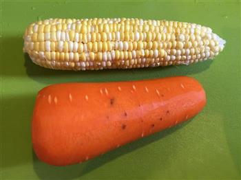 玉米百合佛手瓜瘦肉汤的做法图解2